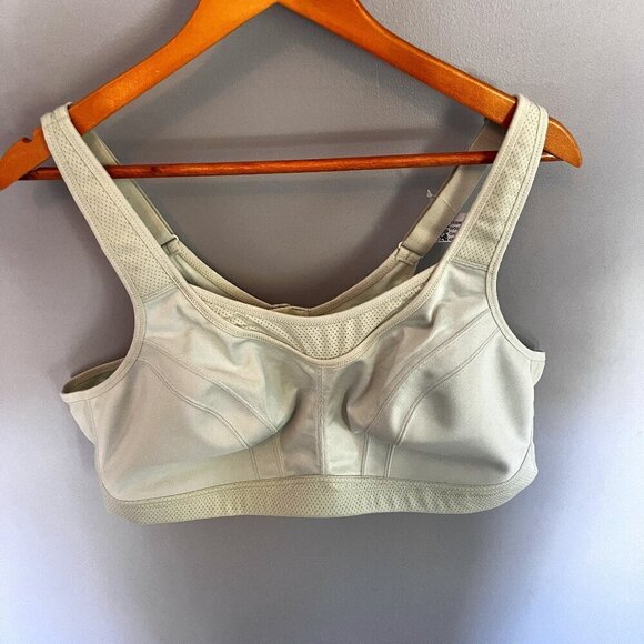 48C - WingsLove Sports Bra - Picture 1 of 9